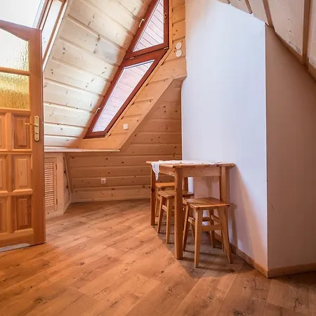 Sykowny Dworek Apartmán *